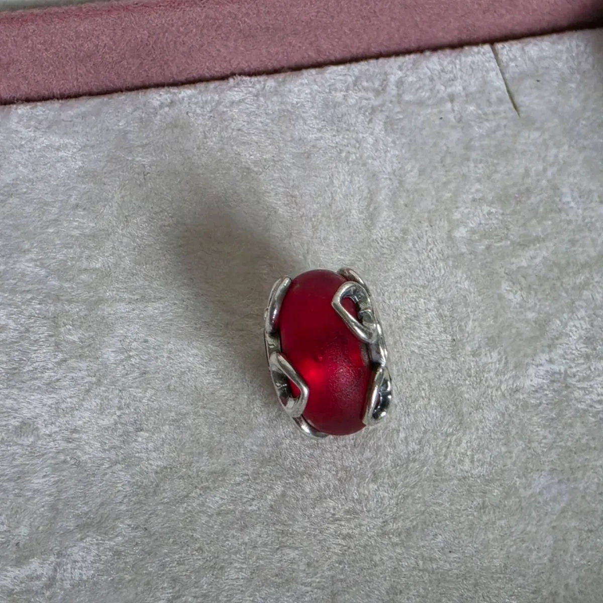 Pandora frosted red murano glass/hearts charm - Image 2