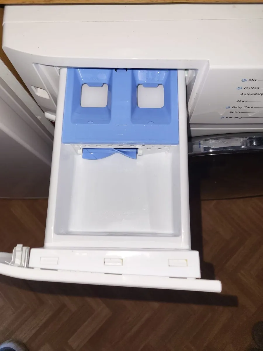 Washing machine - Image 1