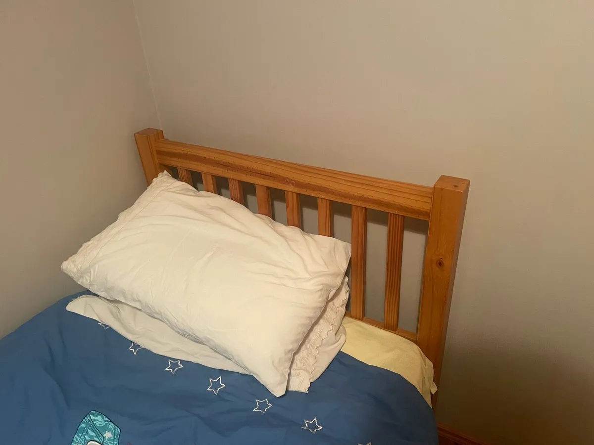 Single bed - Image 2