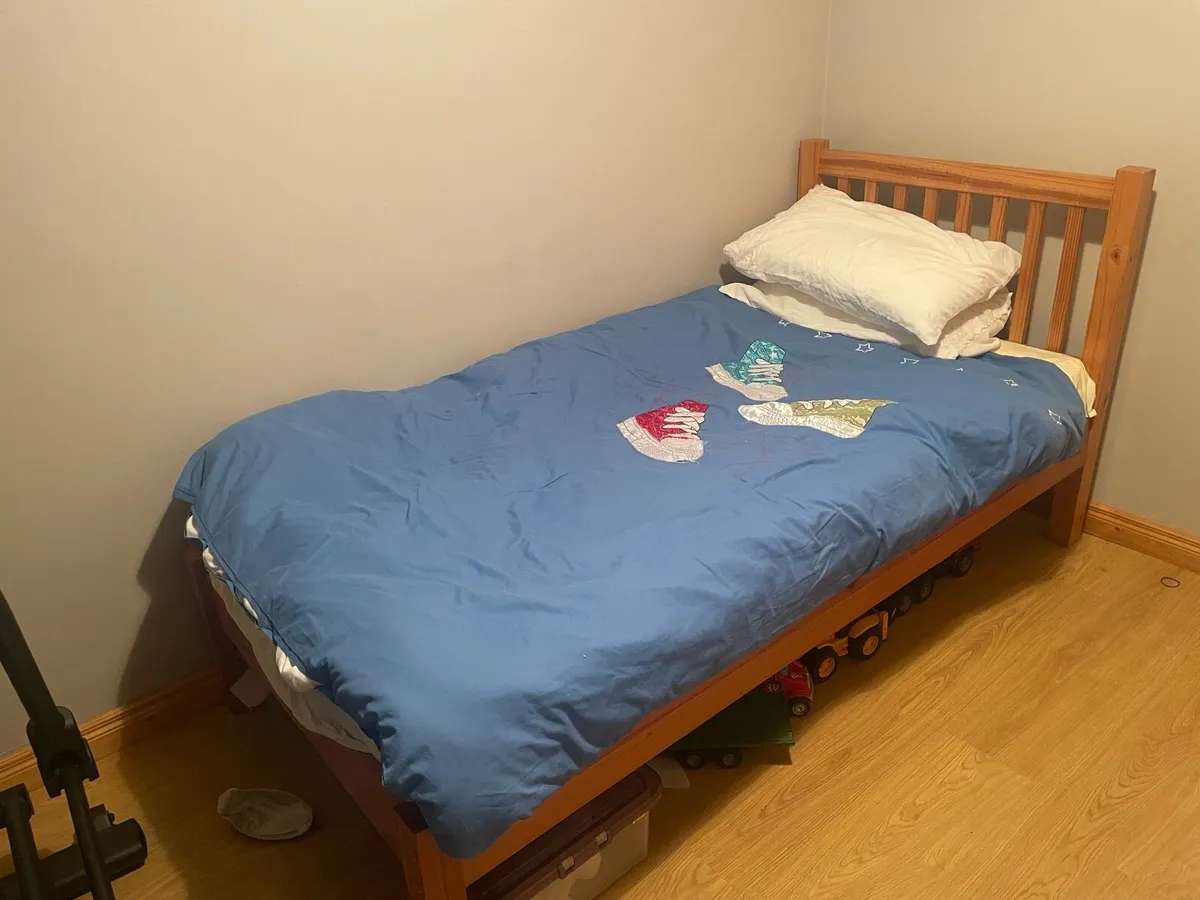 Single bed - Image 1