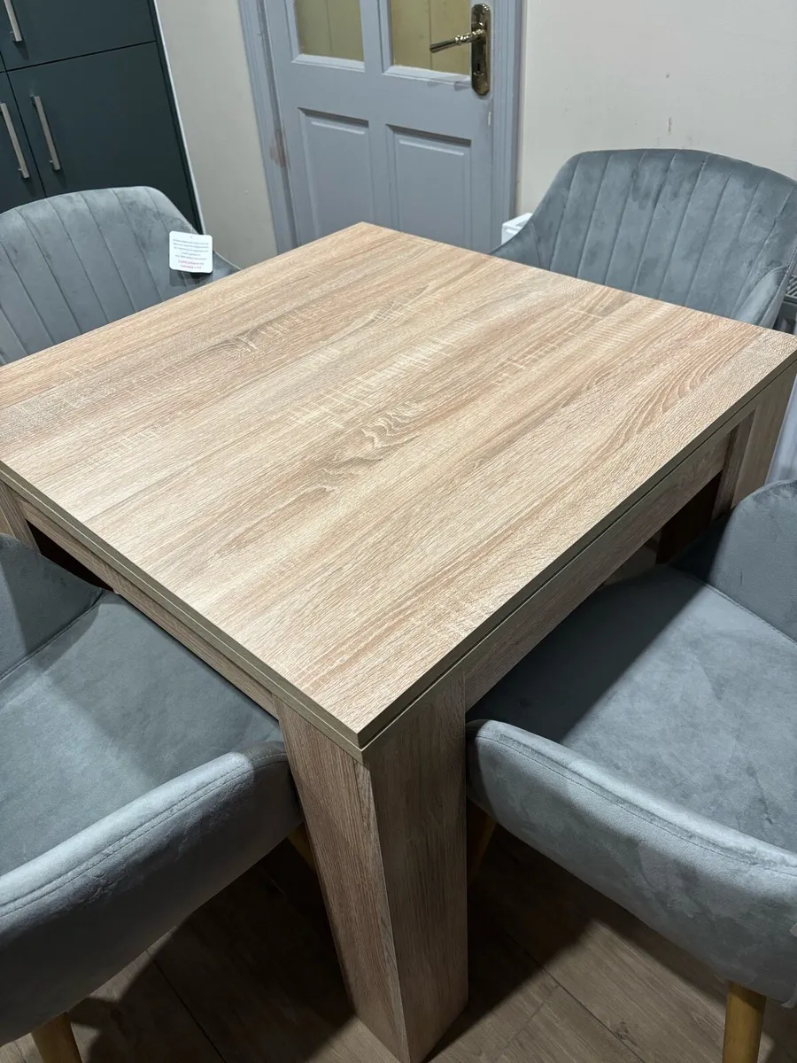 Kitchen table and 4 chairs - Image 1