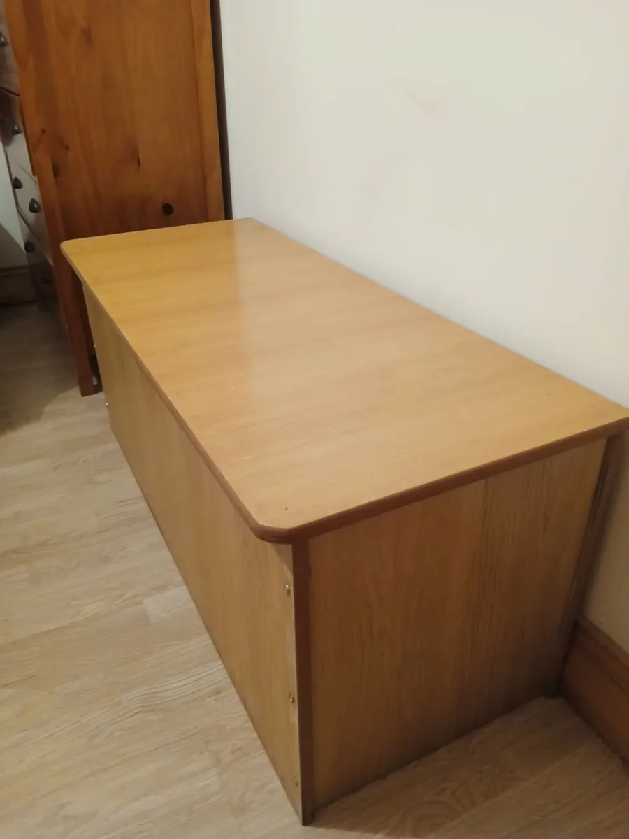 Large blanket box - Image 1