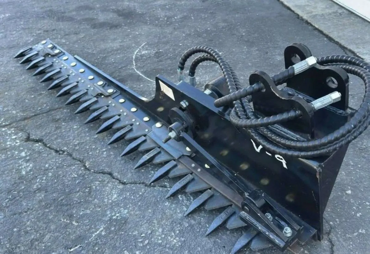 MINI DIGGER HEDGECUTTER 1.5 METRE ( 25mm pins )