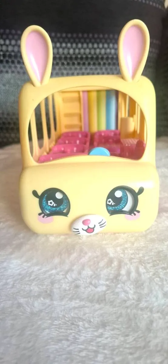 Kindi kid mini dolls and school bus - Image 3