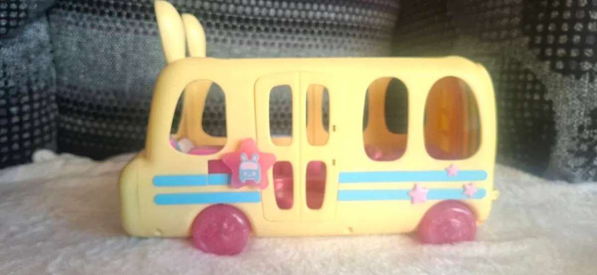 Kindi kid mini dolls and school bus - Image 4