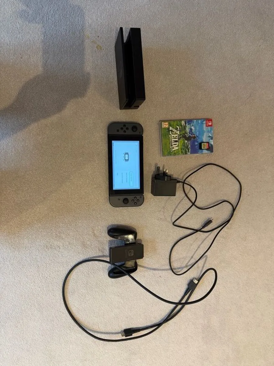 nintendo switch with 2 games - Image 4