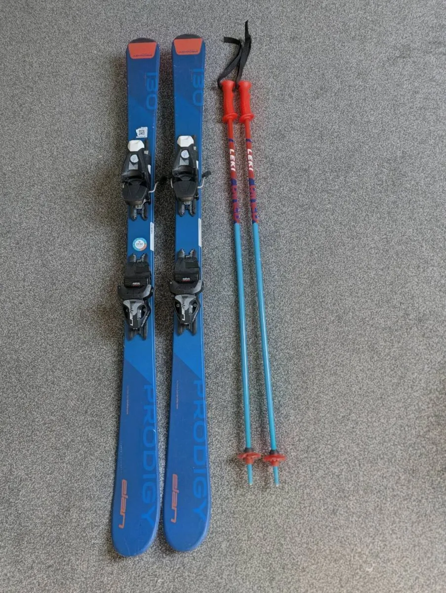 Elan Prodigy Junior Skis (130cm) poles included - Image 1