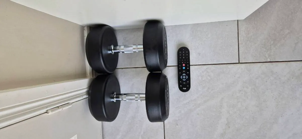 Brand new 2x20 kilo dumbbell weight set - Image 3