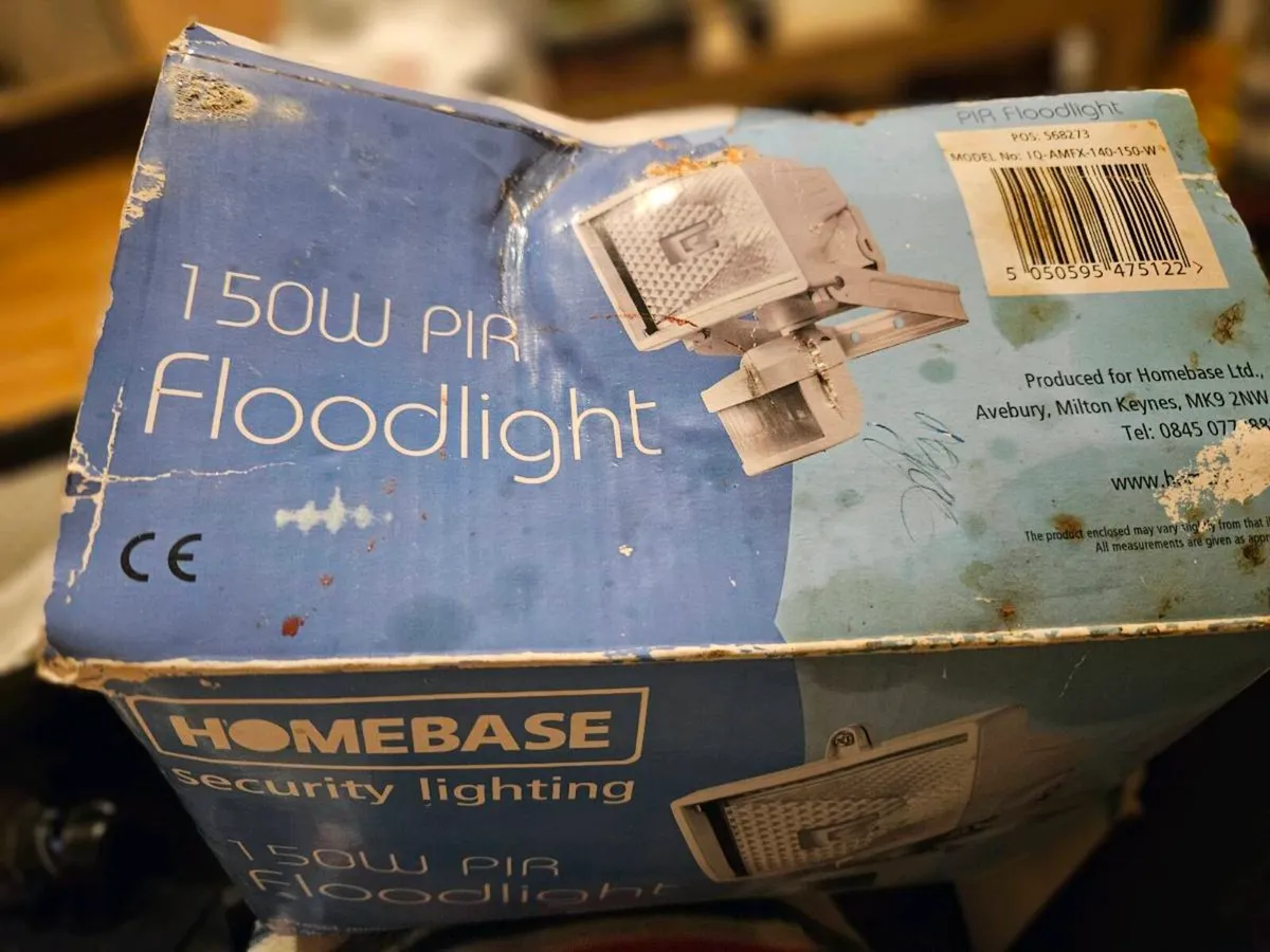 2 Floodlights - Image 3