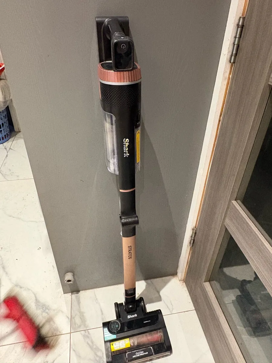 Shark vacuum - Image 1