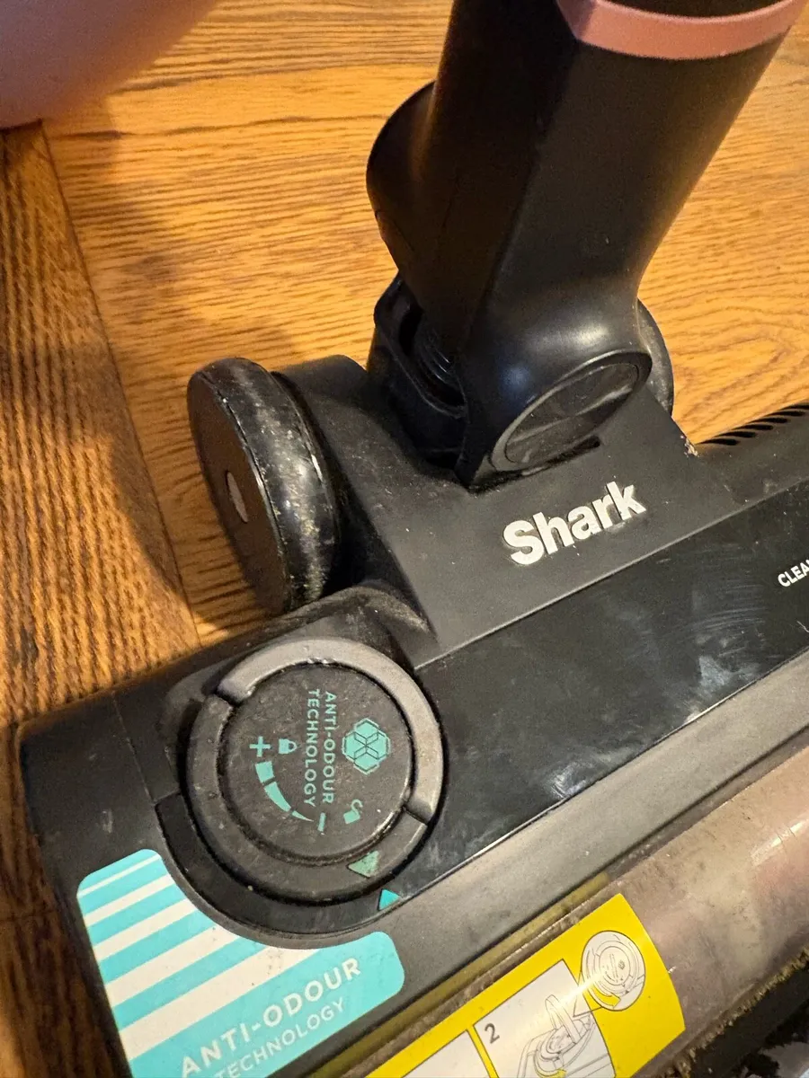 Shark vacuum - Image 3