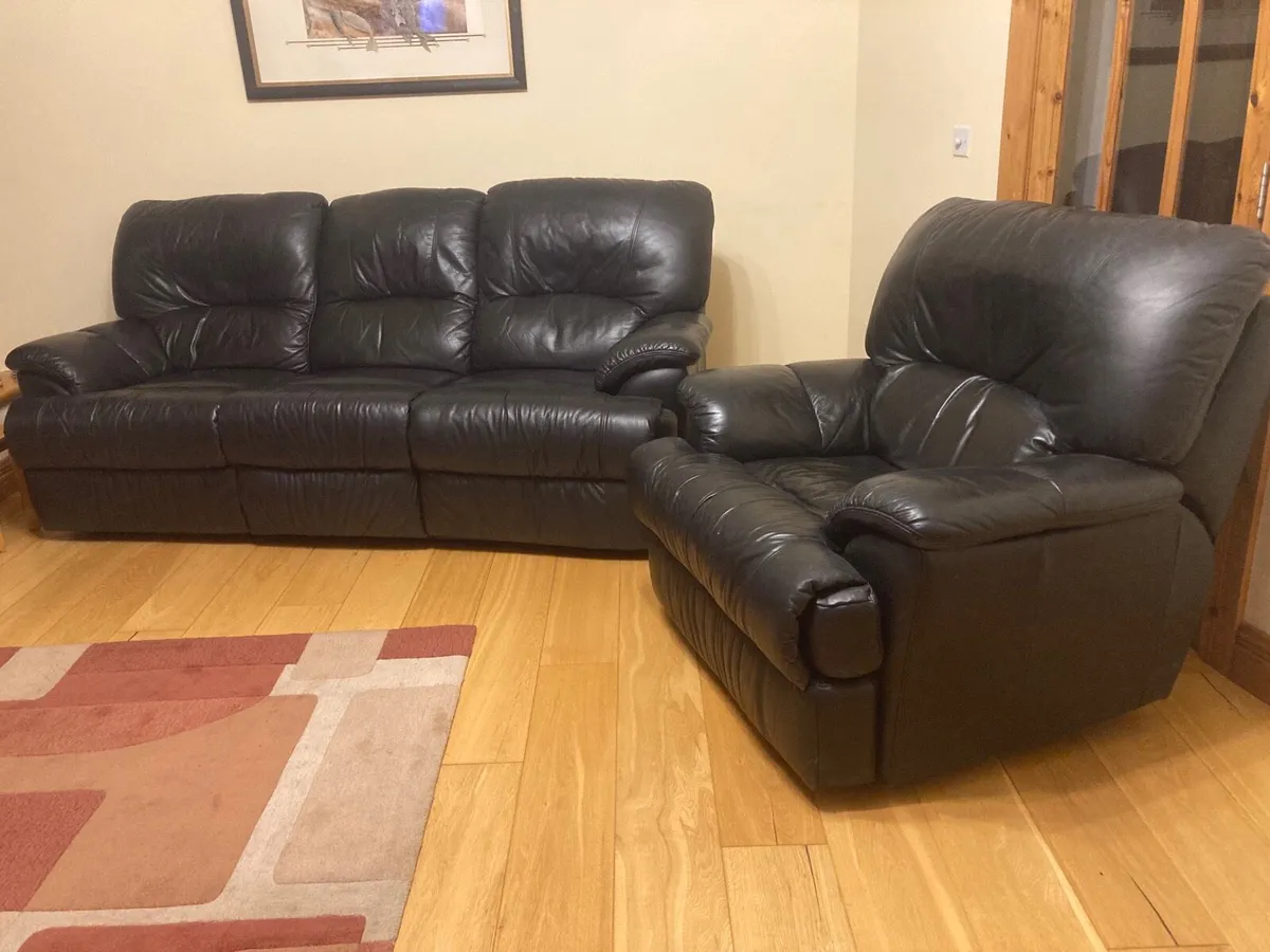 3 plus 1 leather recliner chairs - Image 3