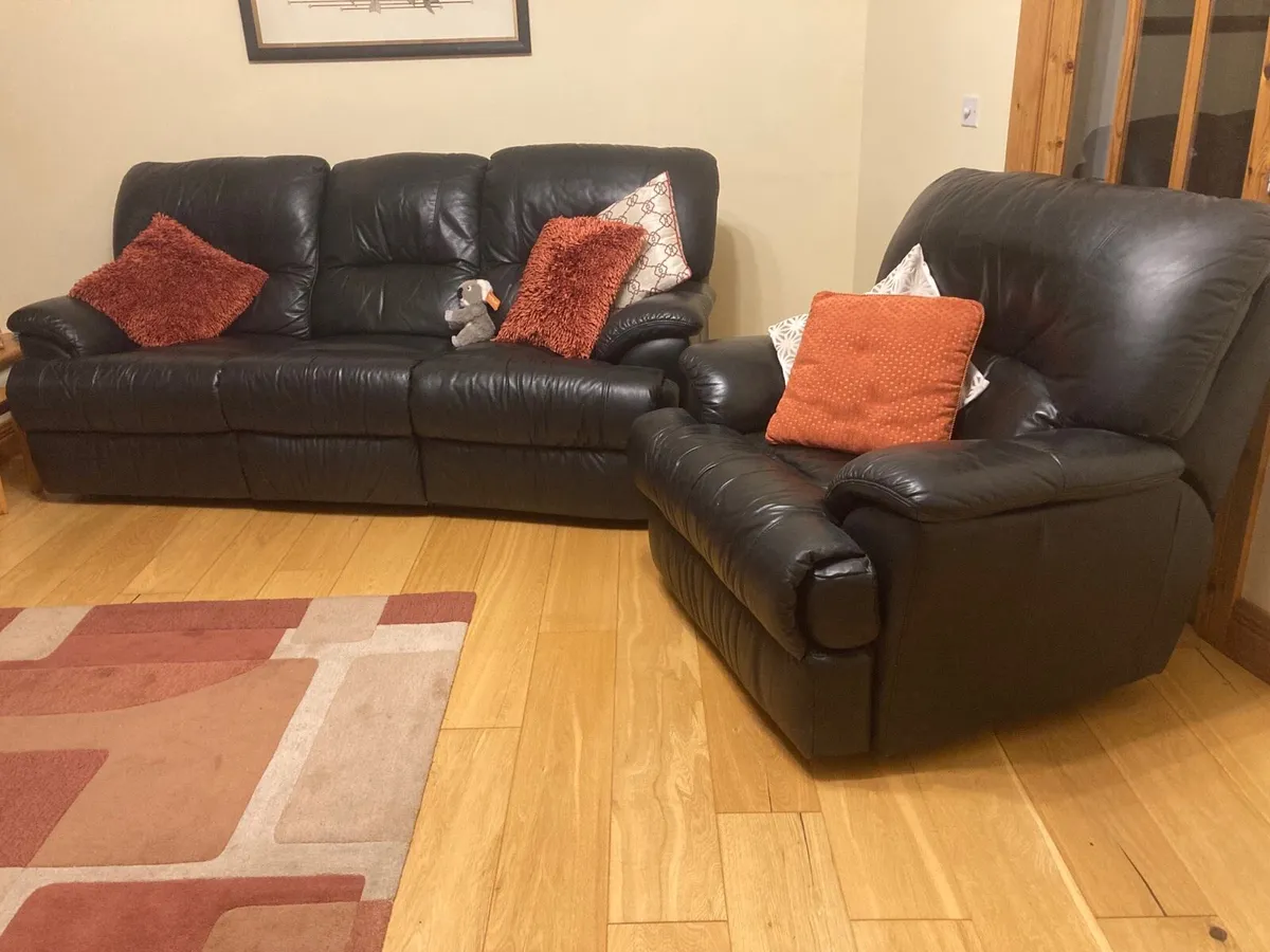 3 plus 1 leather recliner chairs - Image 4