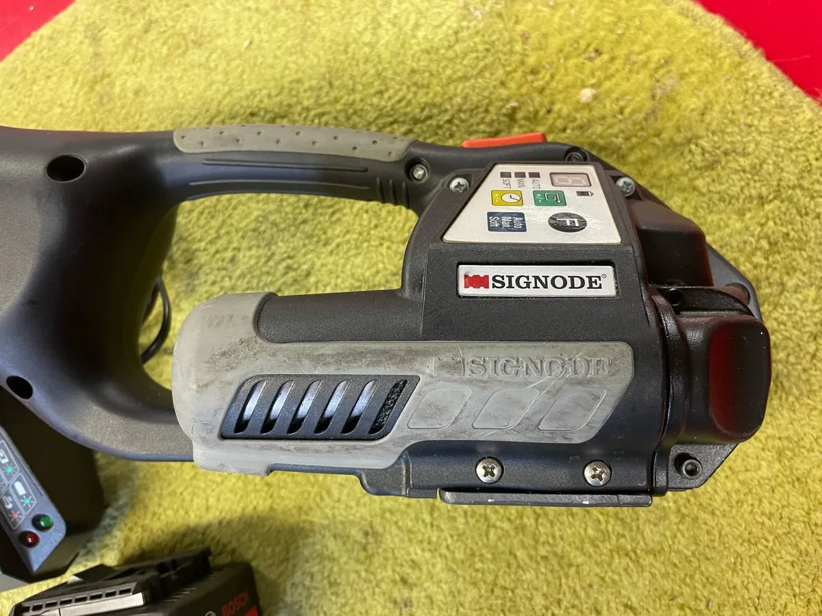 Signode battery strapping tool - Image 1