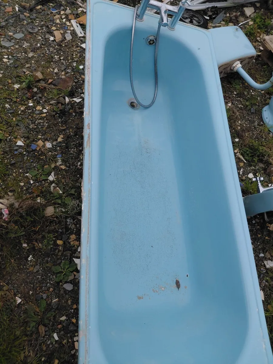 Retro Bath,sink and pedastal,toilet - Image 2