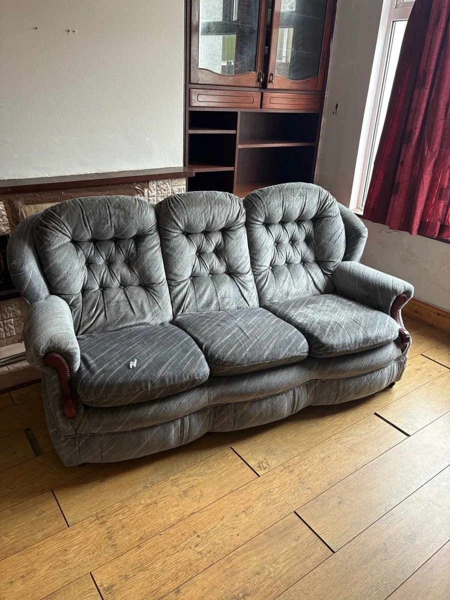 Sofa & 2 arm chairs - Image 1