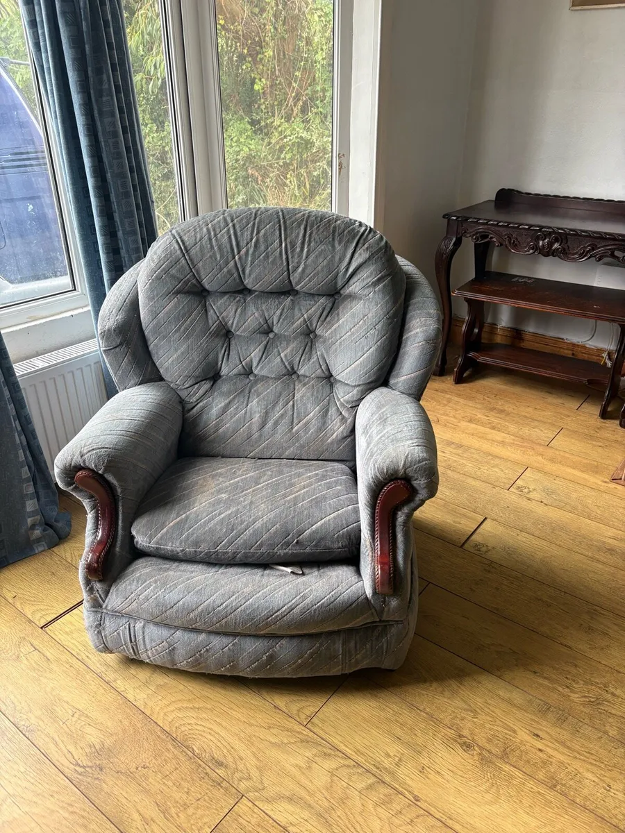 Sofa & 2 arm chairs - Image 2