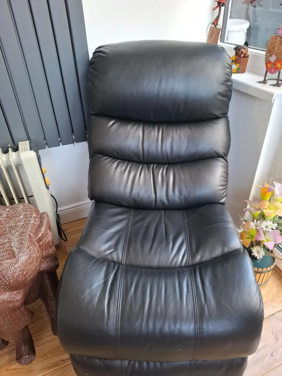 Easy chair. - Image 2