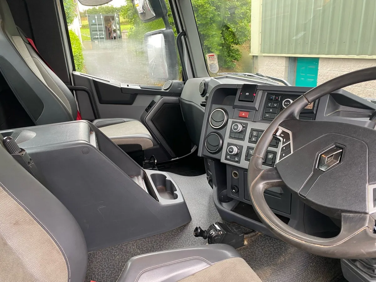 Renault k range grab truck - Image 4
