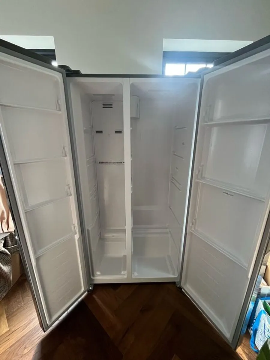 Candy American-Style Fridge Freezer - Image 4