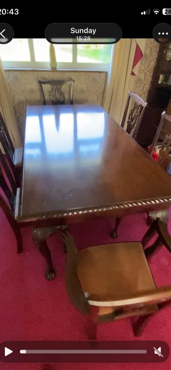 Dining table - Image 1