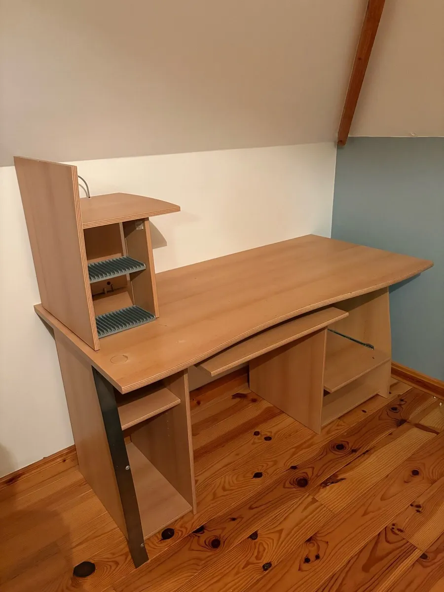 Desk - Image 3