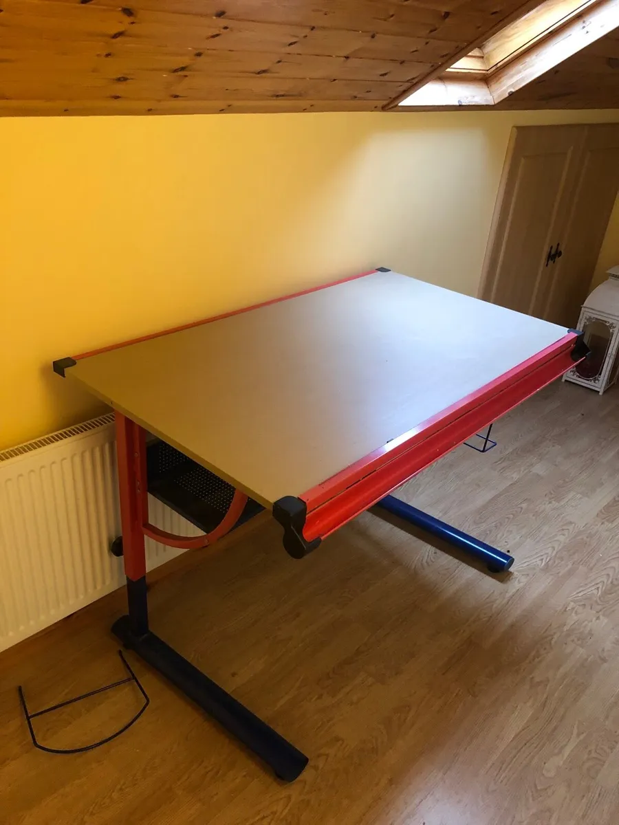 Office desk - Image 1