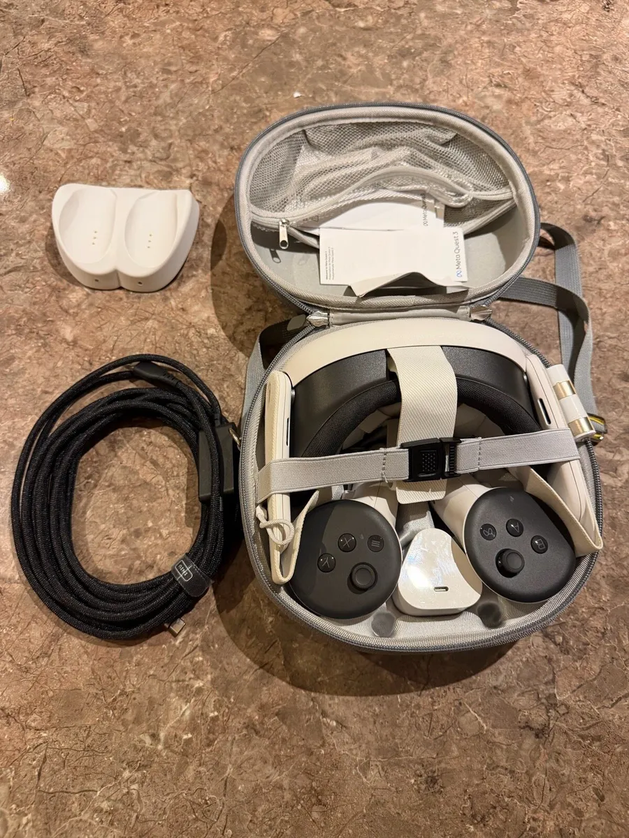 Meta Quest 3 512GB, PCVR cable + Carry Case - Image 1