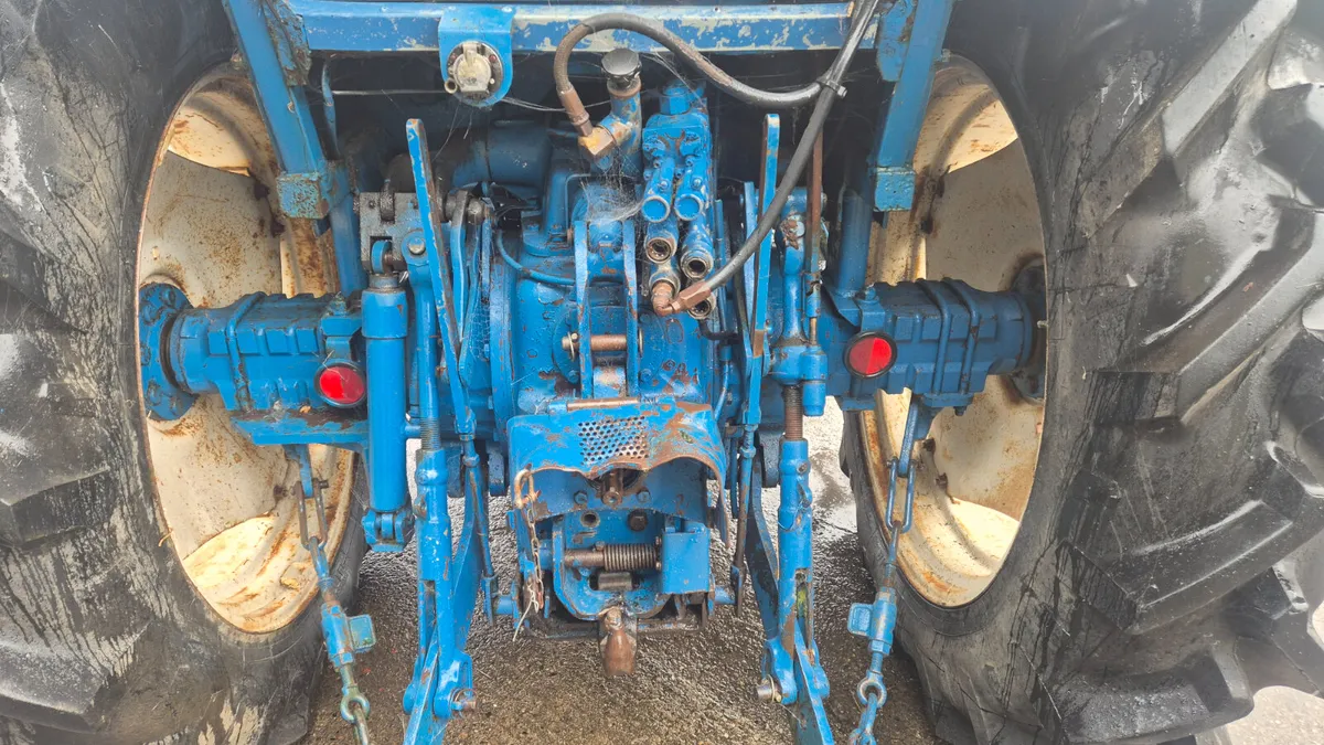 FORD 7610 2WD TRACTOR - Image 4