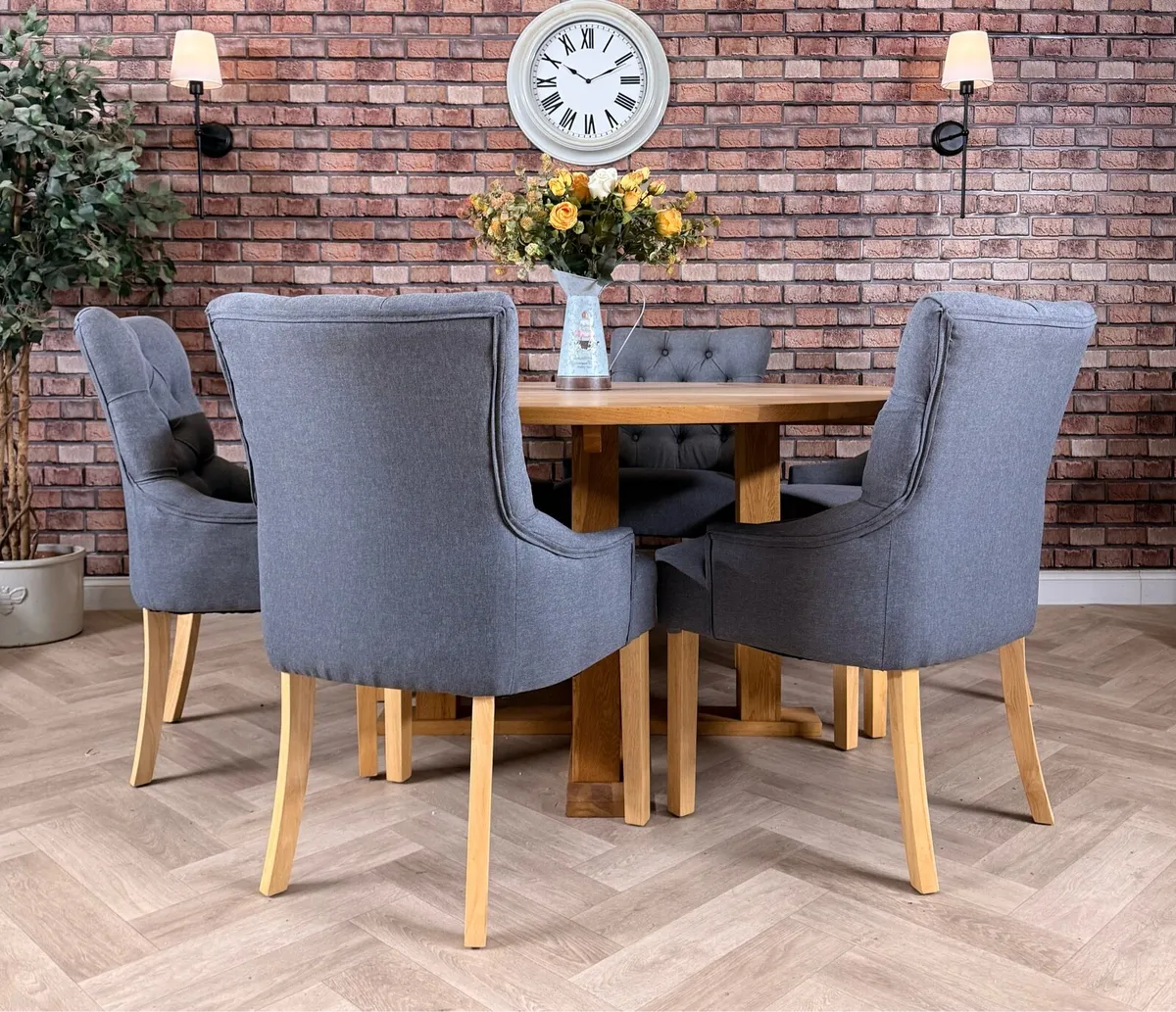 Round solid oak dining table & 6 chairs *new con - Image 1