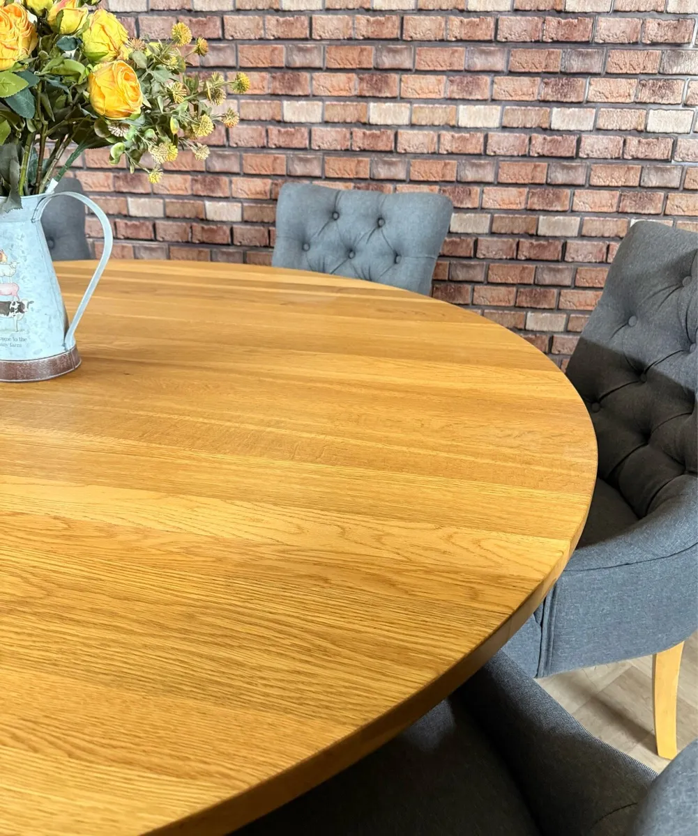 Round solid oak dining table & 6 chairs *new con - Image 4