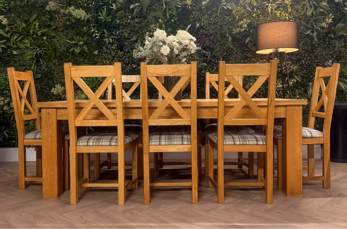 Solid oak dining table & 8 chairs - Image 2