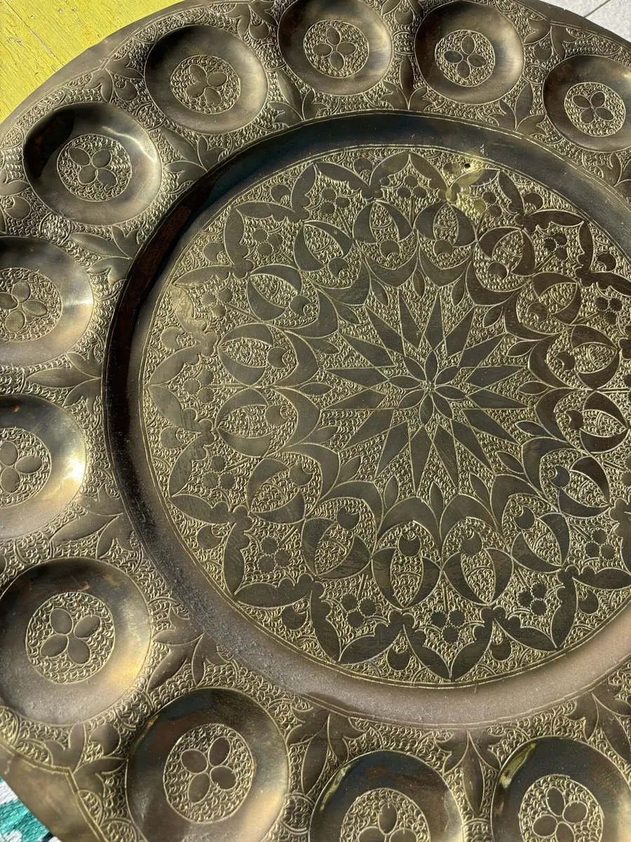 2 vintage large brass engraved Moroccon / middle t - Image 4