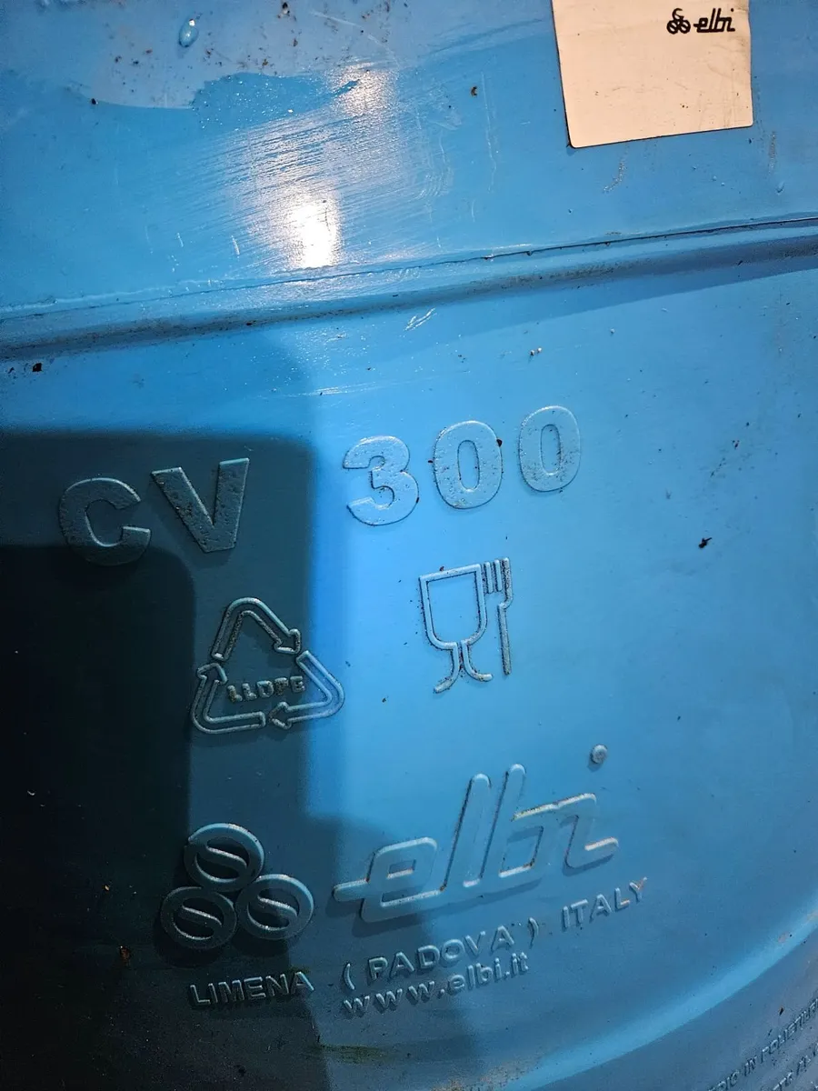 Water tank - Image 1