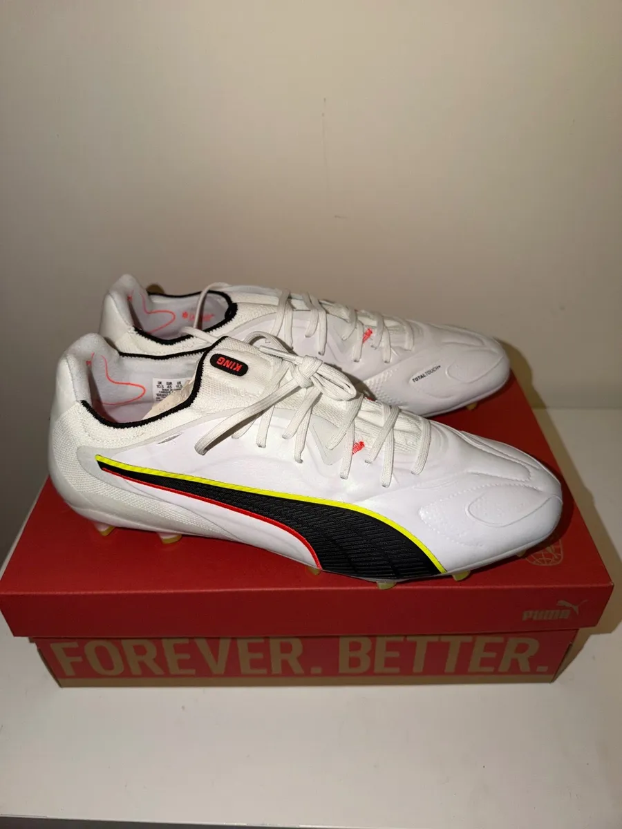 Football boots - Image 1