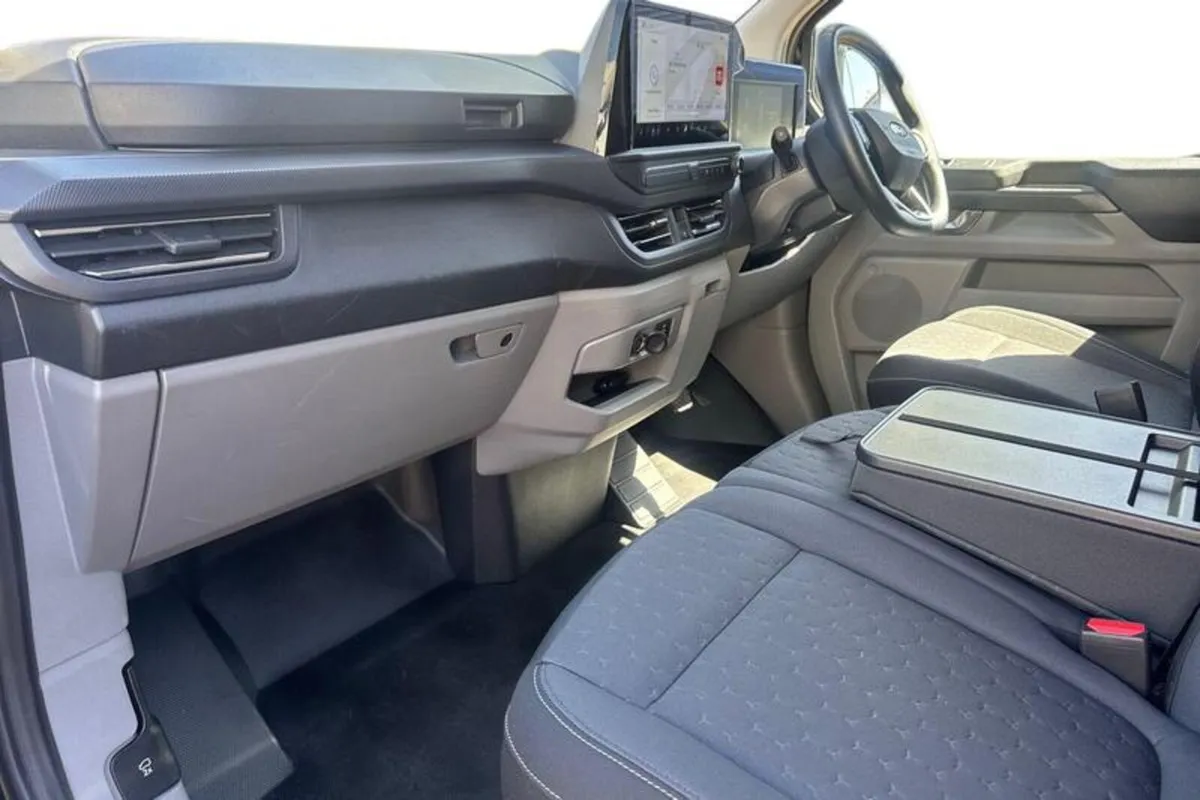 Ford Transit Custom E- 320 L1  RWD 100kW 65kWh H1 - Image 3