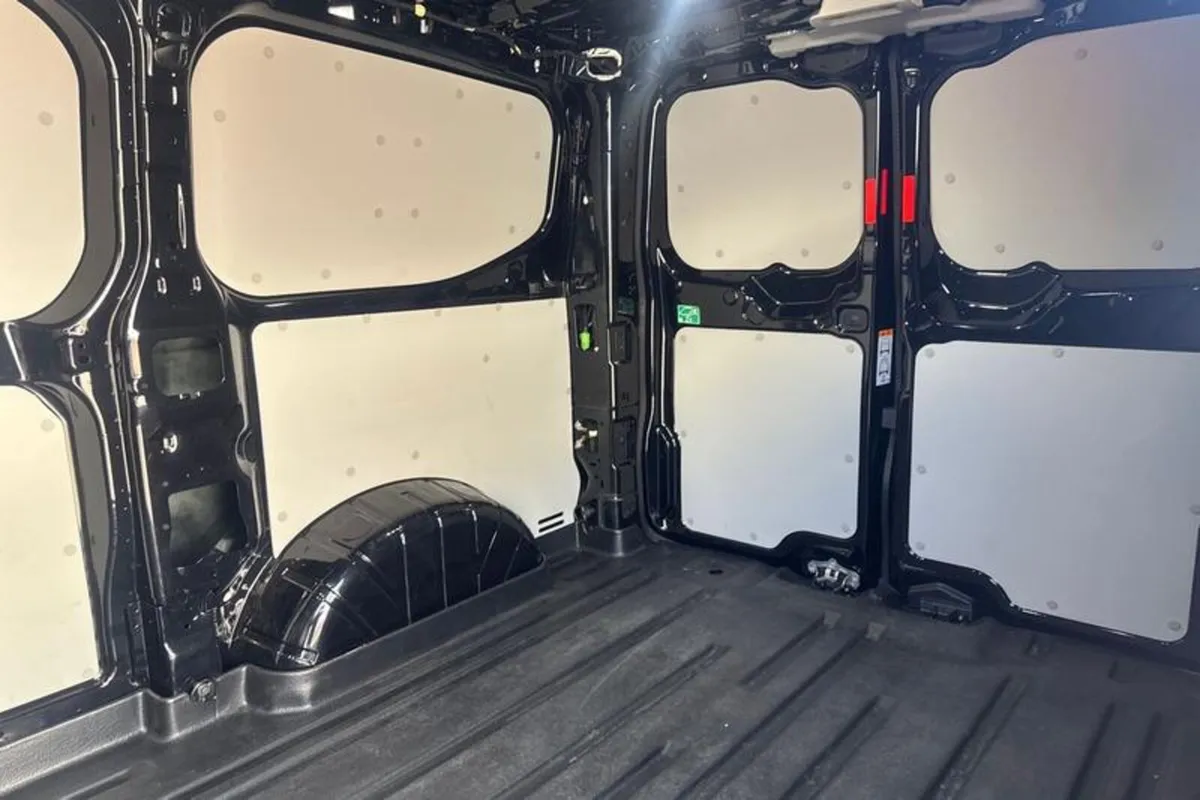 Ford Transit Custom E- 320 L1  RWD 100kW 65kWh H1 - Image 4