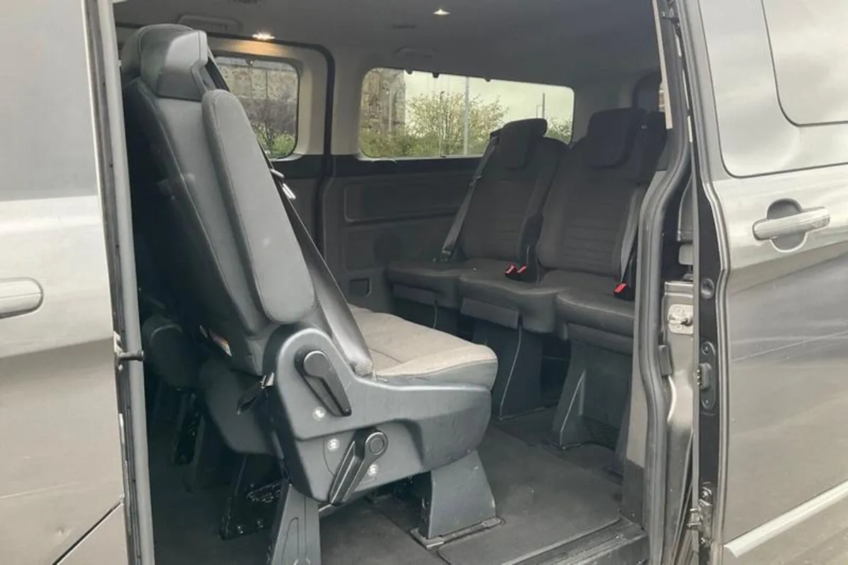 Ford Tourneo Custom L2  FWD 2.0 EcoBlue 130ps L/R - Image 4