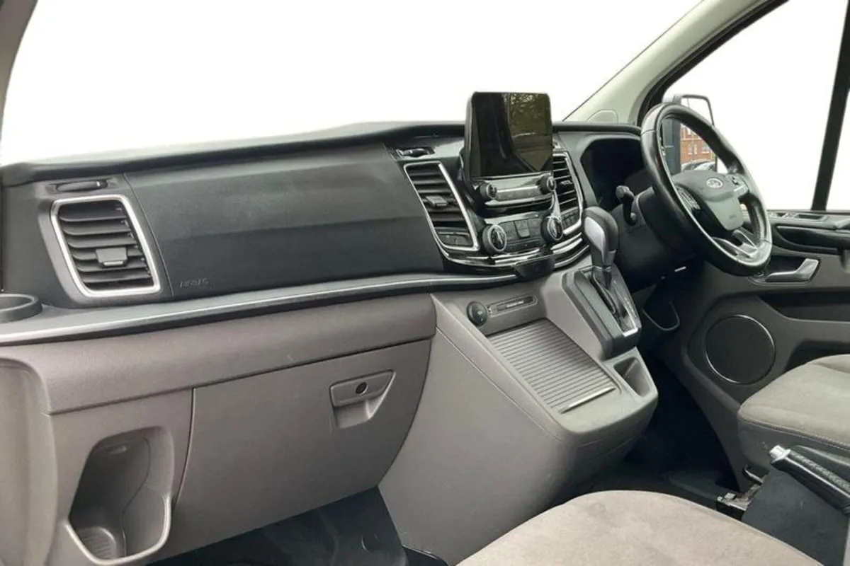 Ford Tourneo Custom L2  FWD 2.0 EcoBlue 130ps L/R - Image 3