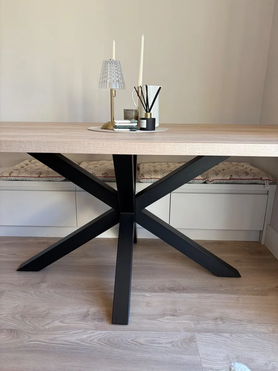 Oak dining table - Image 2