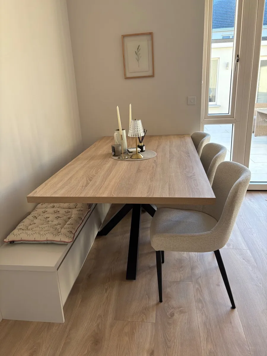 Oak dining table - Image 1