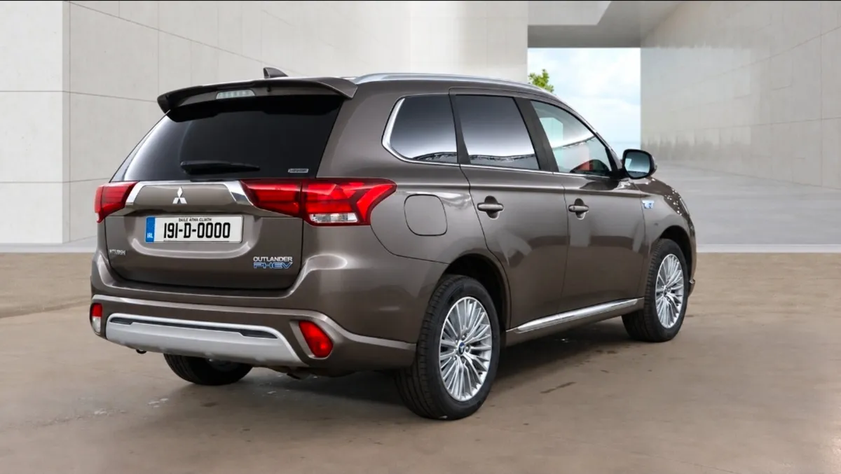 2019 Mitsubishi Outlander Juro Van 2.4 PHEV Hybrid - Image 4
