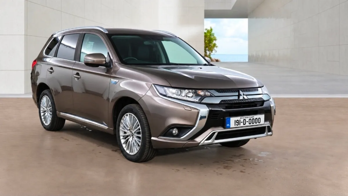 2019 Mitsubishi Outlander Juro Van 2.4 PHEV Hybrid - Image 3