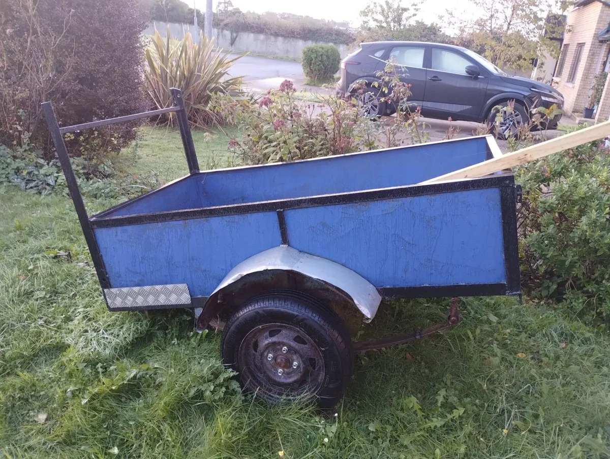 Trailer - Image 1