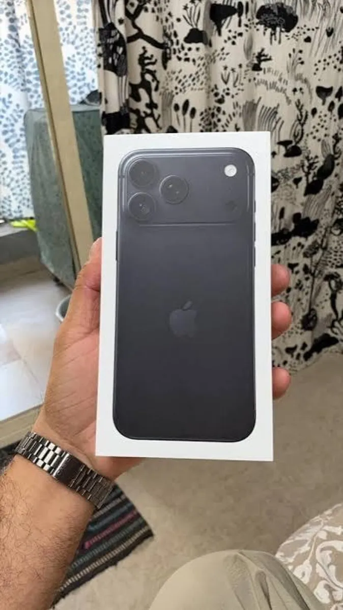 iPhone 18 Pro max 256GB and 512GB - Image 3