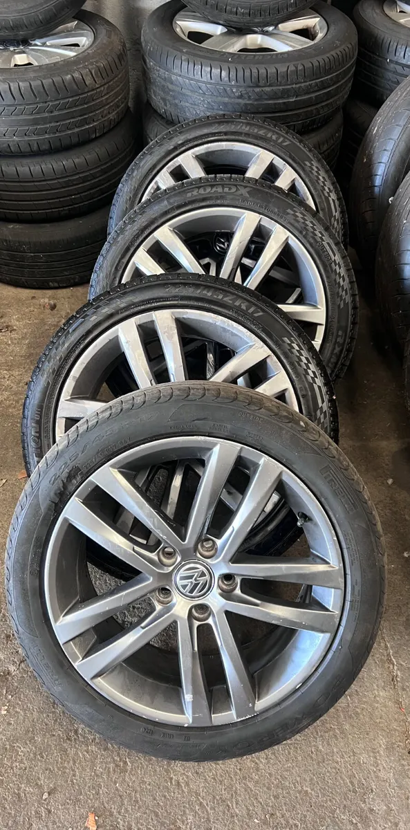 Volkswagen Original genuine R factory sport alloys - Image 2