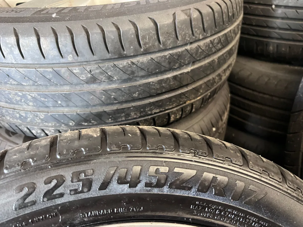 Volkswagen Original genuine R factory sport alloys - Image 4