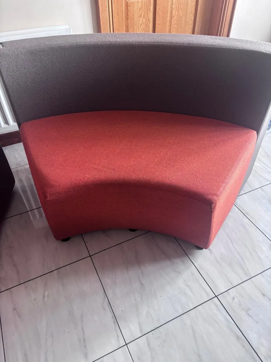 Executive circular modular seating - Image 2