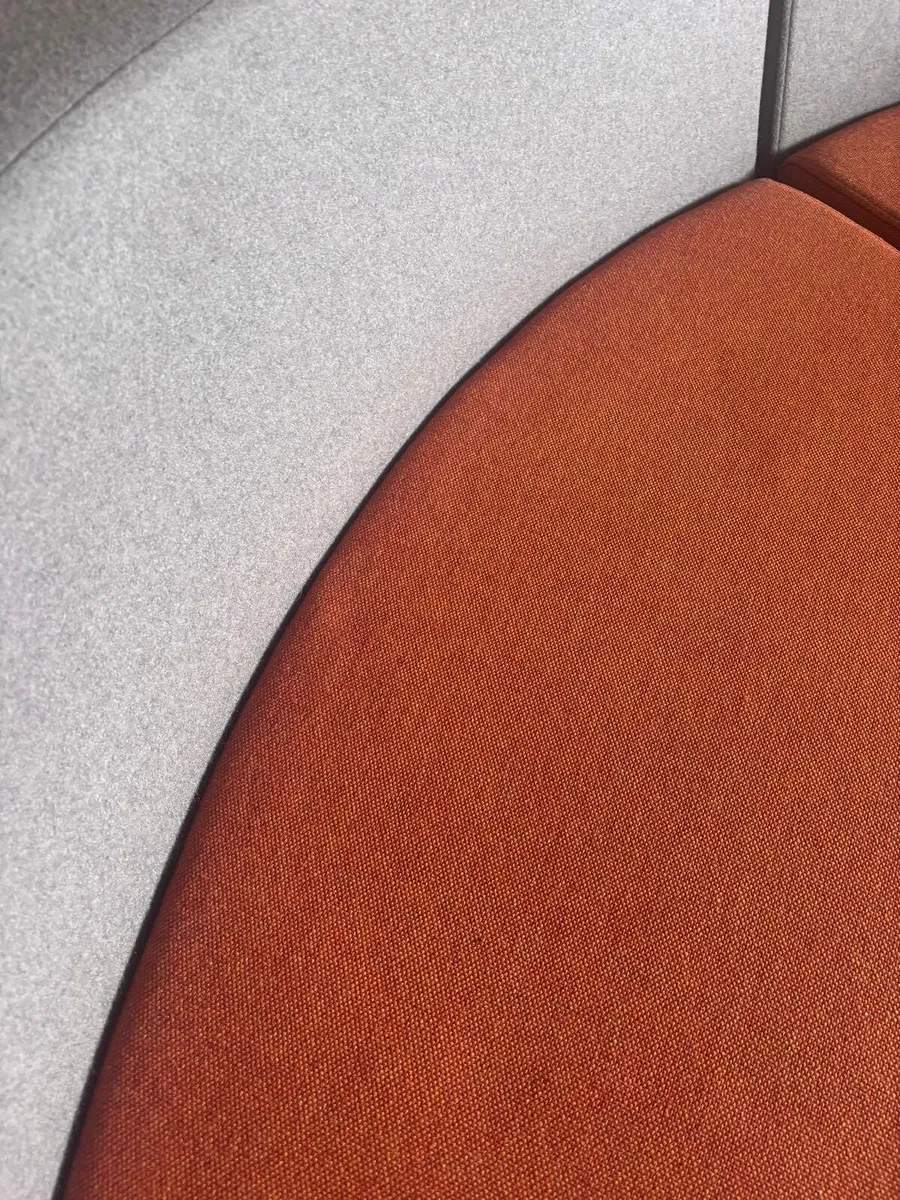 Executive circular modular seating - Image 3