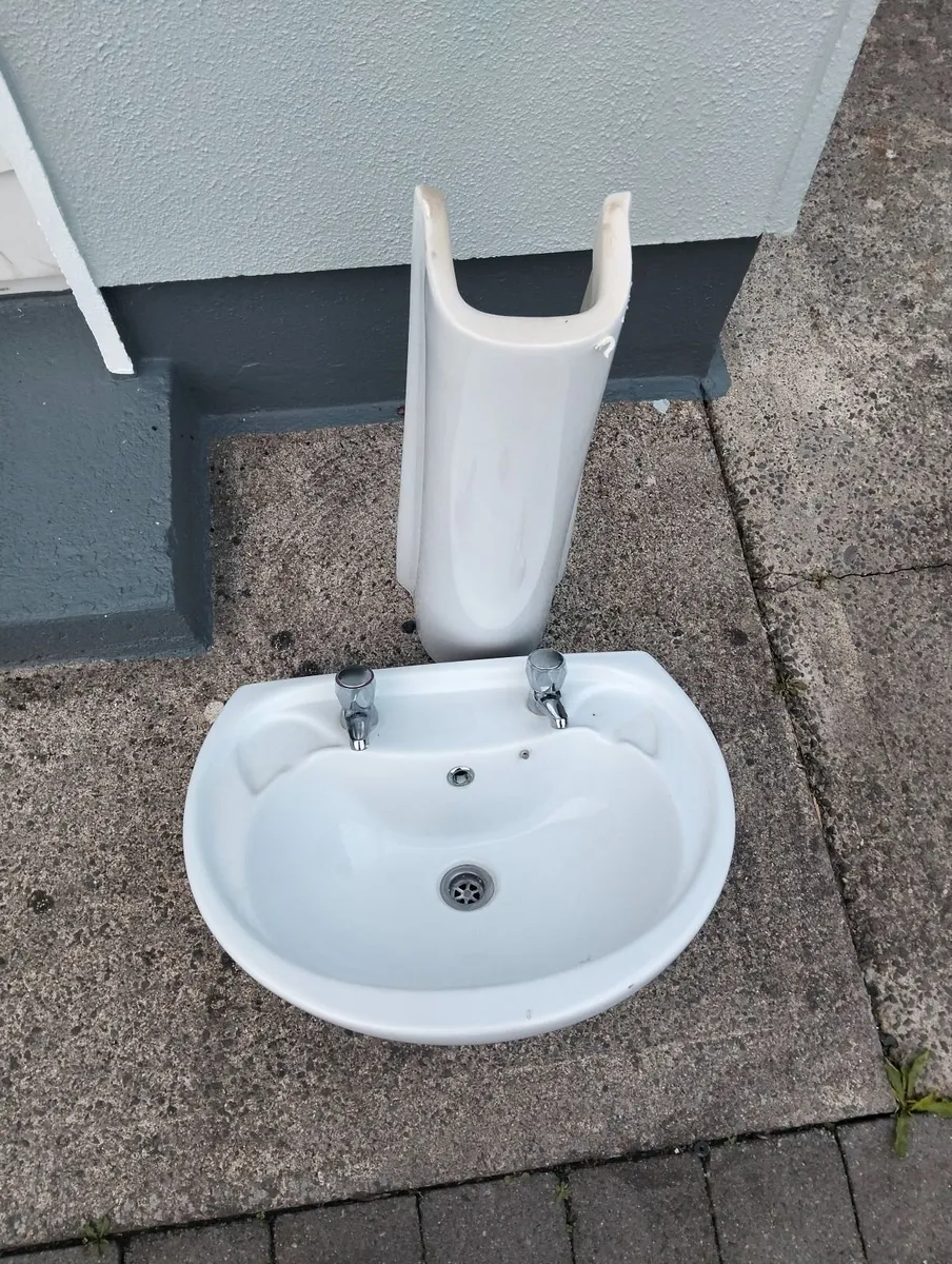 Bathroom sink - Image 2